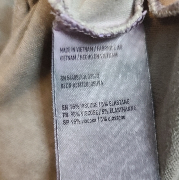 2/$15 😍 AMERICAN Eagle Outfitters Medium strappy t-shirt - Picture 3 of 3